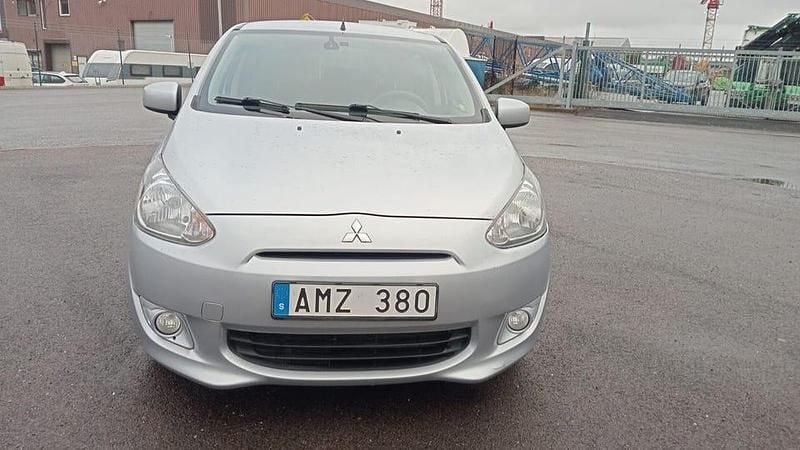 Silver Begagnad 2013 Mitsubishi Space Star Halvkombi | 39 900 kr (Superpris) - Bild 1/4