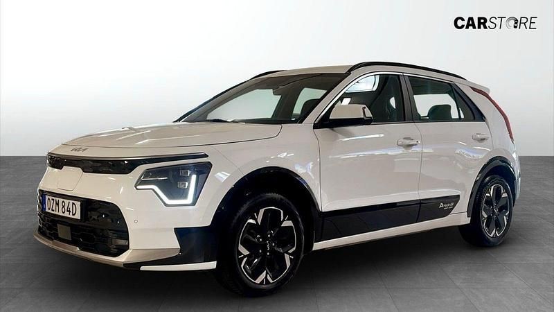 Vit (white) Begagnad 2022 Kia e-Niro SUV | 279 900 kr (Marknadspris) - Bild 1/4
