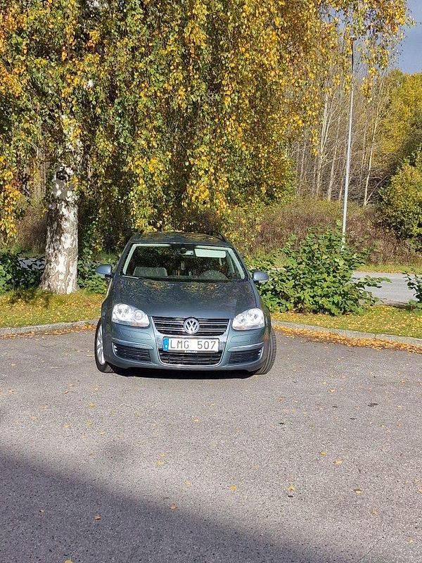 Grå Begagnad 2009 VW Golf VI Kombi | 57 000 kr (Marknadspris) - Bild 1/4