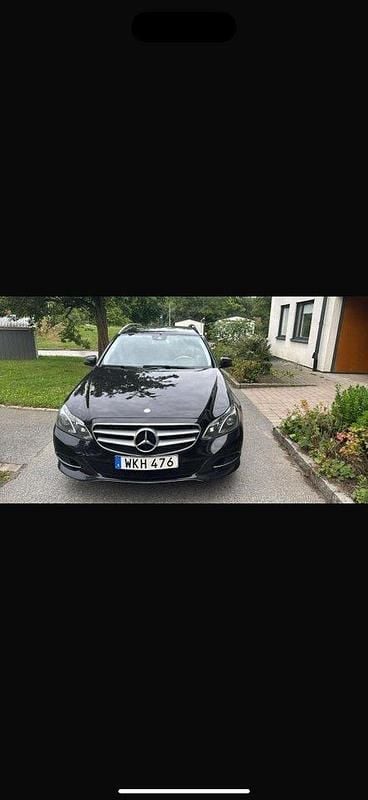 Svart Begagnad 2016 Mercedes E220 Avantgarde Kombi | 95 000 kr - Bild 1/4