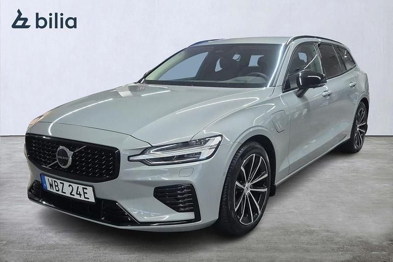 Grå Begagnad 2025 Volvo V60 Plus Kombi | 485 000 kr (Marknadspris) - Bild 1/3