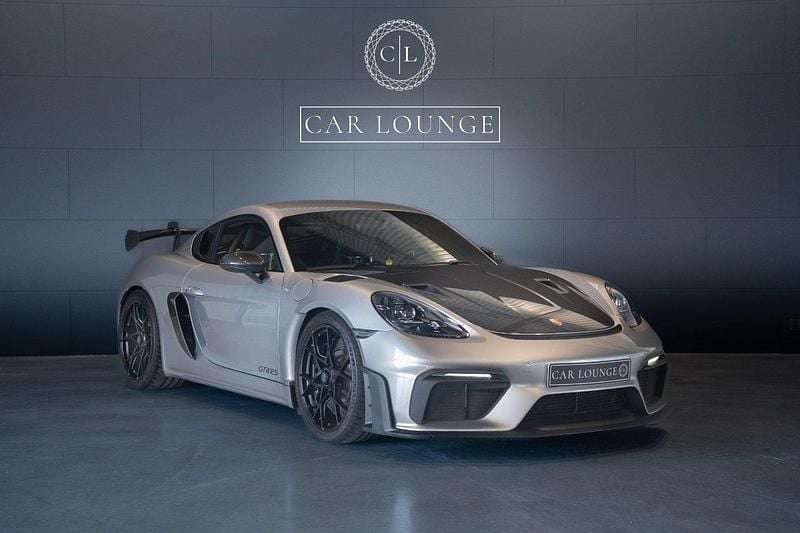 Silver Begagnad 2024 Porsche 718 Cayman GT4 Sportkupé | 1 899 000 kr (Bra pris) - Bild 1/4