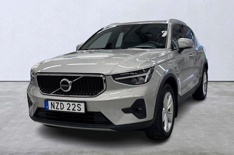 Silver Begagnad 2024 Volvo XC40 Core SUV | 349 900 kr (Marknadspris) - Bild 1/4