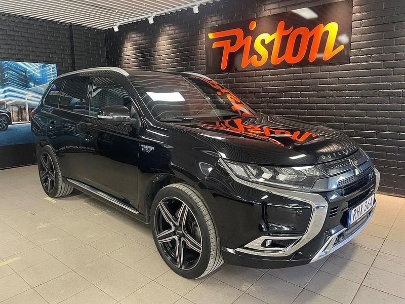 Svart Begagnad 2019 Mitsubishi Outlander P-HEV SUV | 229 000 kr (Marknadspris) - Bild 1/4