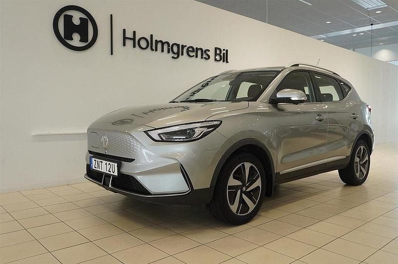 Grå Begagnad 2021 MG ZS Luxury Sedan | 229 900 kr (Superpris) - Bild 1/4