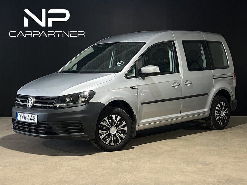 Silver Begagnad 2018 VW Caddy Life Minibuss | 119 900 kr (Lite dyr) - Bild 1/4