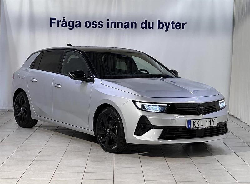 Grå Begagnad 2024 Opel Astra Halvkombi | 259 900 kr (Marknadspris) - Bild 1/4