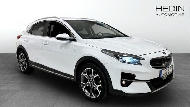 Vit (white) Begagnad 2021 Kia XCeed Advance SUV | 207 900 kr (Bra pris) - Bild 1/4