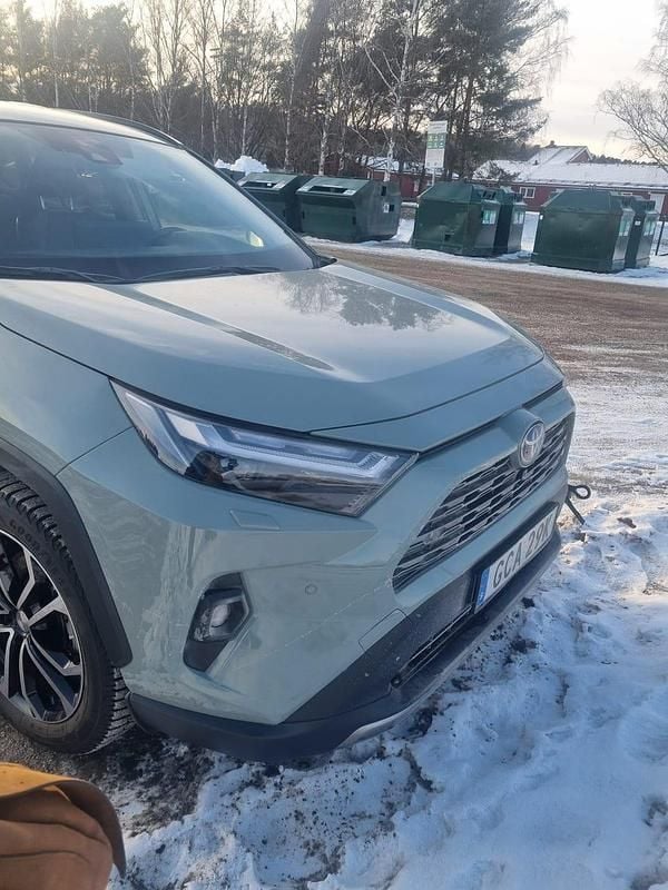 Begagnad Toyota RAV4 Hybrid Executive 222 HK (163 kW) 2025 Kaki grön SUV