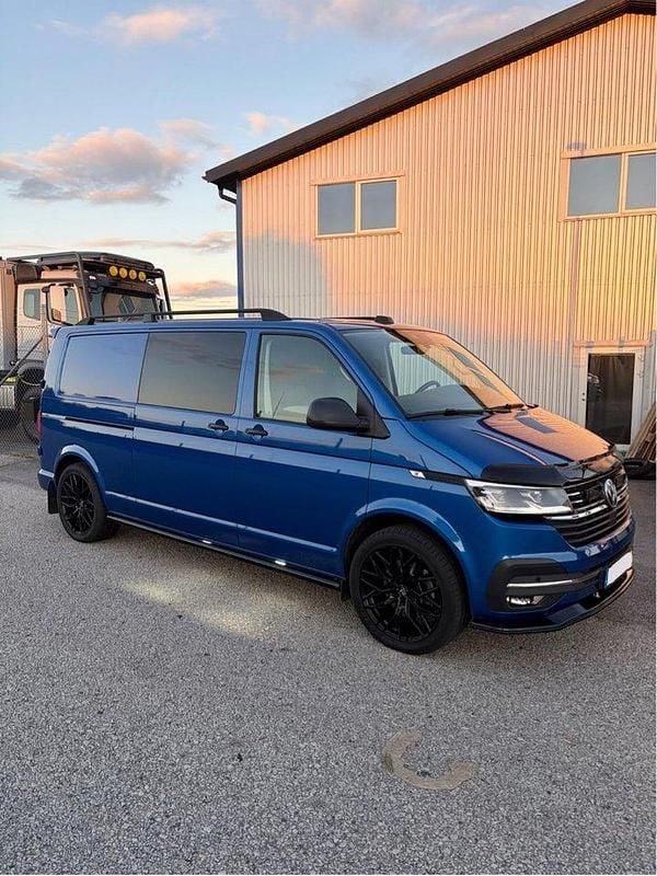 Blå Begagnad 2024 VW T6.1 Van | 949 000 kr - Bild 1/4