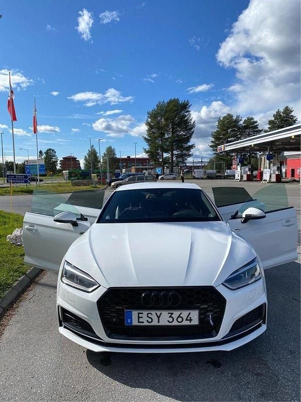 Vit Begagnad 2017 Audi A5 Sportback S-Line Halvkombi | 254 999 kr (Marknadspris) - Bild 1/4