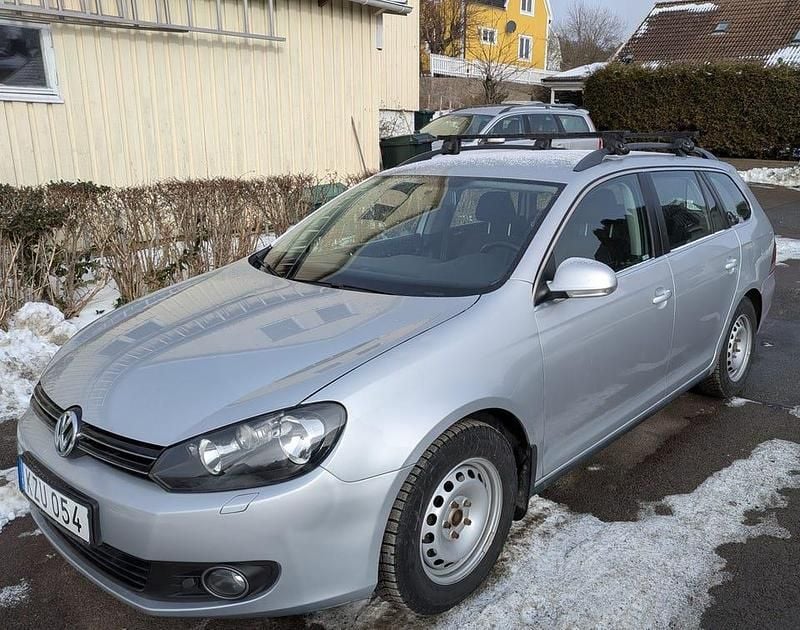 Begagnad VW Golf VI 102 HK (75 kW) 2011 Halvkombi