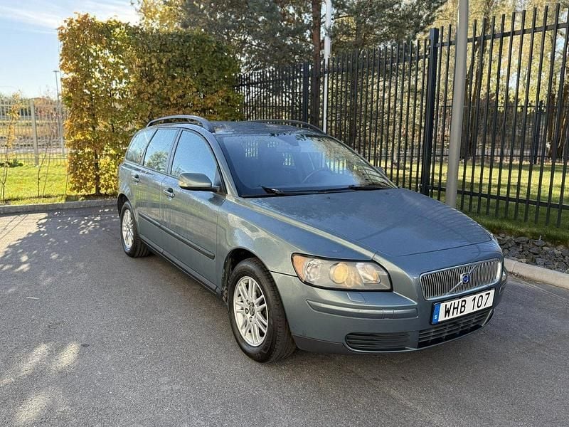 Grön Begagnad 2005 Volvo V50 Kombi | 29 900 kr (Lite dyr) - Bild 1/4