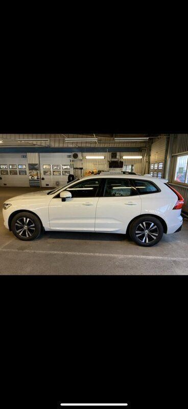 Vit Begagnad 2020 Volvo XC60 Momentum SUV | 299 900 kr (Superpris) - Bild 1/4