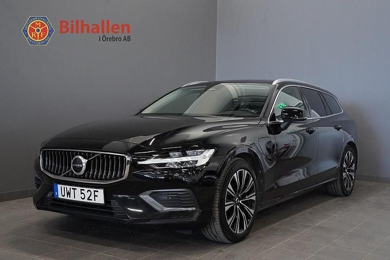 Begagnad Volvo V60 Core 253 HK (186 kW) 2022 Svart Kombi