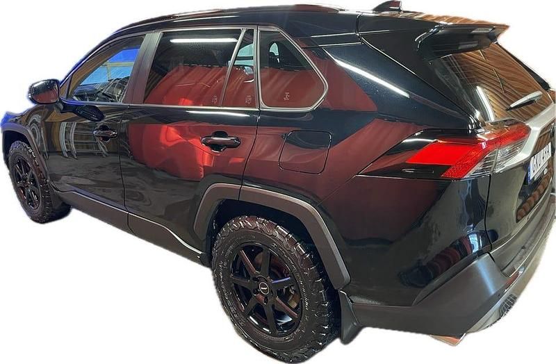 Begagnad Toyota RAV4 Hybrid 2021 Metallic SUV