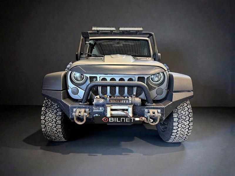 Begagnad Jeep Wrangler Unlimited Sahara 200 HK (147 kW) 2012 Grå SUV