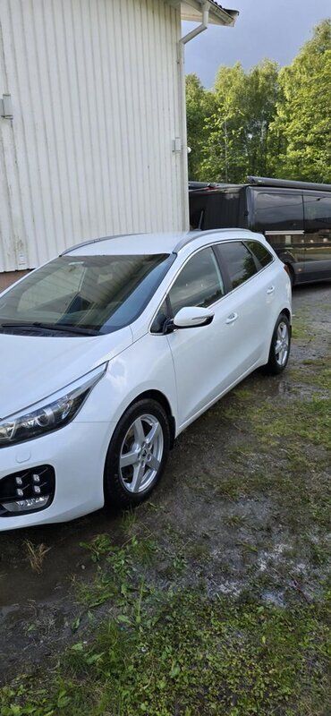 Vit Begagnad 2016 Kia Ceed Sportswagon GT-Line Kombi | 97 000 kr (Bra pris) - Bild 1/4