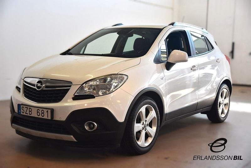 Vit Begagnad 2012 Opel Mokka SUV | 84 900 kr (Marknadspris) - Bild 1/4