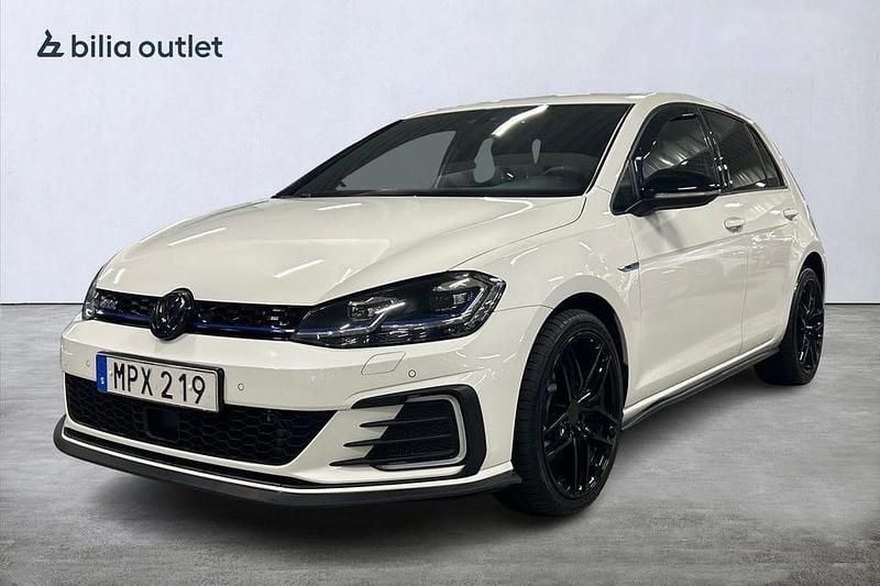 Vit Begagnad 2018 VW Golf VII GTE Halvkombi | 159 900 kr (Bra pris) - Bild 1/3
