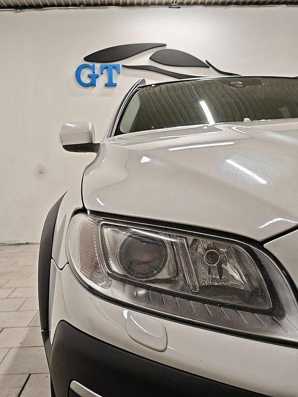 Begagnad Volvo XC70 Summum 181 HK (133 kW) 2014 Vit Kombi