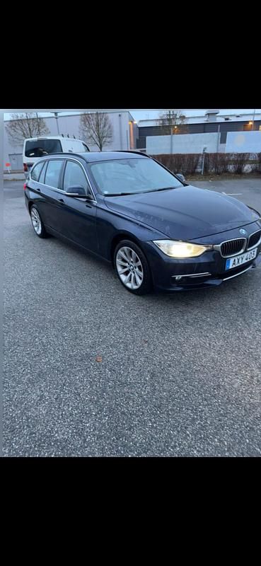 Begagnad BMW 318 143 HK (105 kW) 2013 Blå Kombi