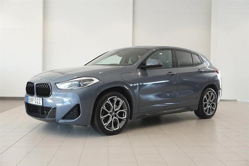 Mörkgrå Begagnad 2021 BMW X2 M Sport SUV | 289 800 kr (Marknadspris) - Bild 1/4