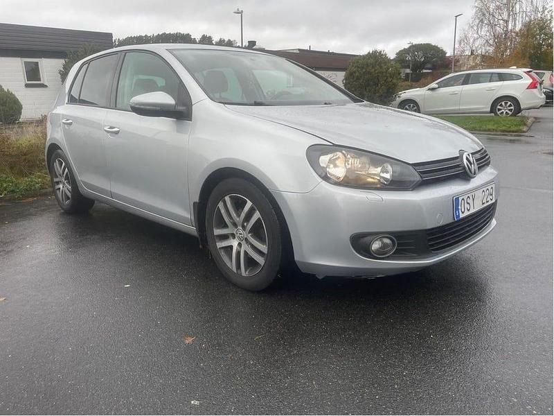 Begagnad VW Golf VI 105 HK (77 kW) 2011 Silver Halvkombi