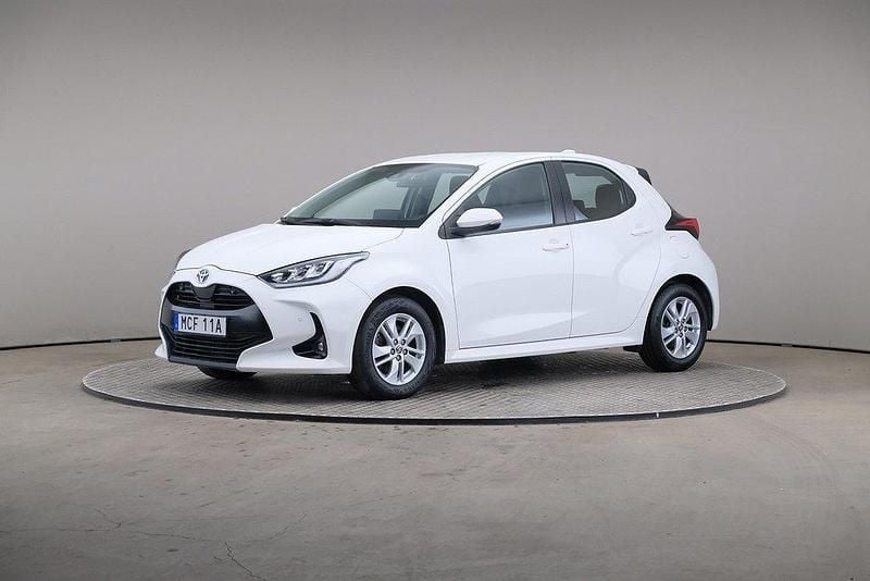 Vit Begagnad 2021 Toyota Yaris Active Halvkombi | 195 000 kr (Marknadspris) - Bild 1/4