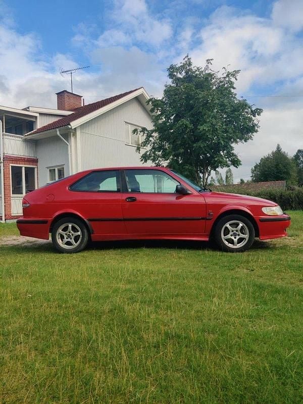 Röd Begagnad 2000 Saab 9-3 Sportkupé | 33 000 kr - Bild 1/4