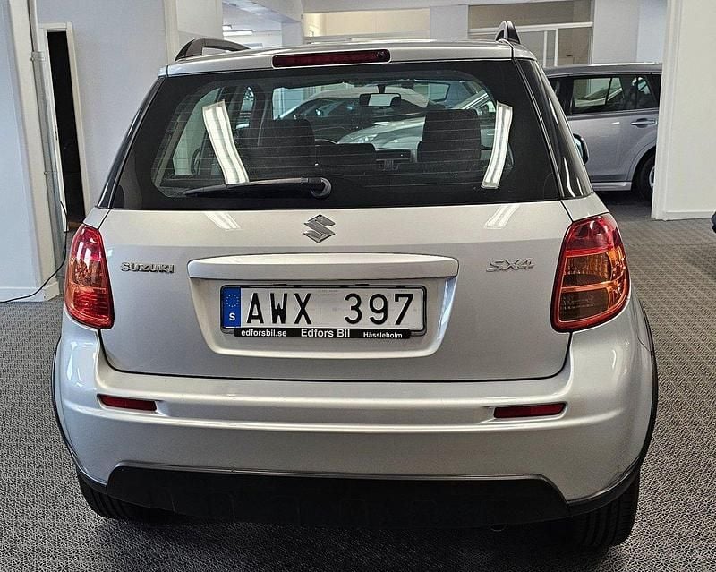 Begagnad Suzuki SX4 108 HK (79 kW) 2006 Silver Halvkombi