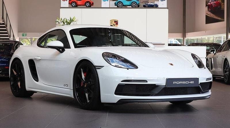 Vit Begagnad 2018 Porsche 718 Cayman GTS Sportkupé | 819 000 kr - Bild 1/4