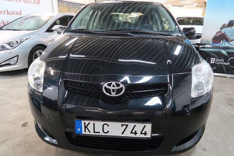 Svart Begagnad 2008 Toyota Auris Halvkombi | 45 900 kr (Marknadspris) - Bild 1/4