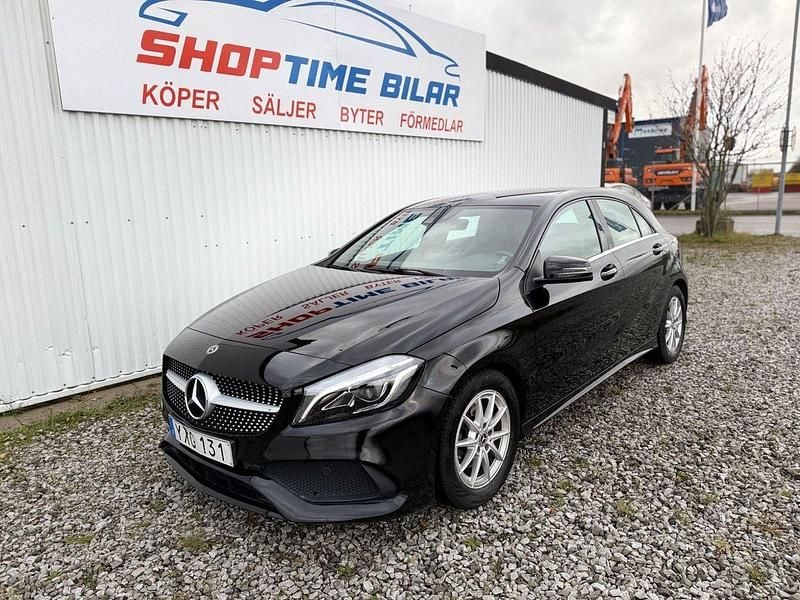Svart Begagnad 2018 Mercedes A180 Halvkombi | 184 900 kr (Marknadspris) - Bild 1/4