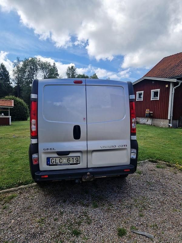 Begagnad Opel Vivaro 114 HK (83 kW) 2013 Minibuss