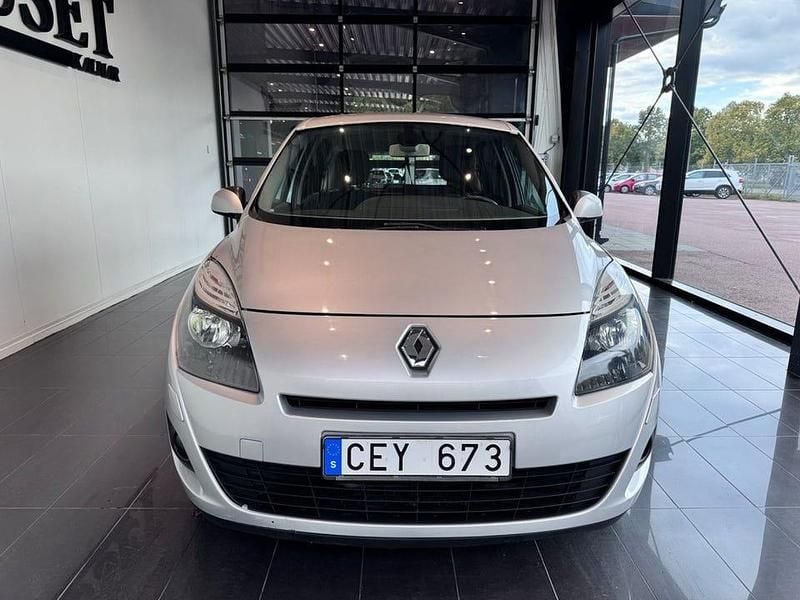 Begagnad Renault Grand Scénic III 110 HK (80 kW) 2009 Silver Minibuss