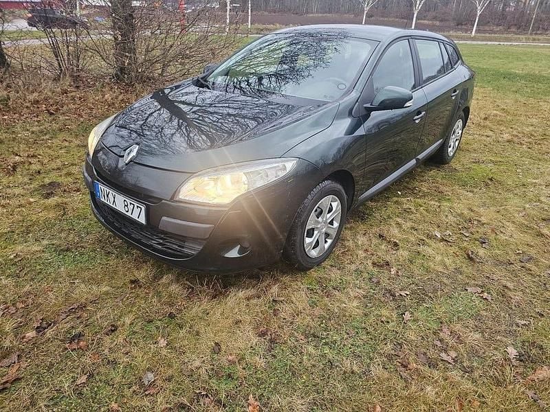 Grön Begagnad 2010 Renault Mégane GrandTour Kombi | 47 000 kr (Marknadspris) - Bild 1/4