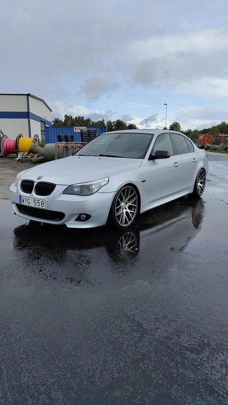 Grå Begagnad 2005 BMW 530 M Sport Sedan | 80 000 kr (Bra pris) - Bild 1/4