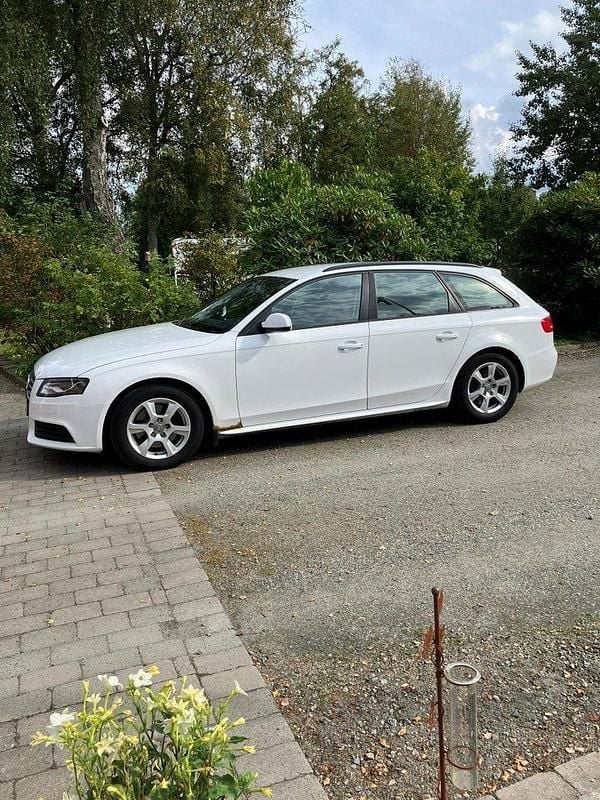 Vit Begagnad 2011 Audi A4 Kombi | 49 000 kr (Marknadspris) - Bild 1/4
