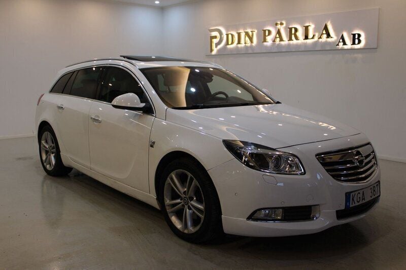Vit Begagnad 2010 Opel Insignia OPC Kombi | 64 900 kr (Marknadspris) - Bild 1/4