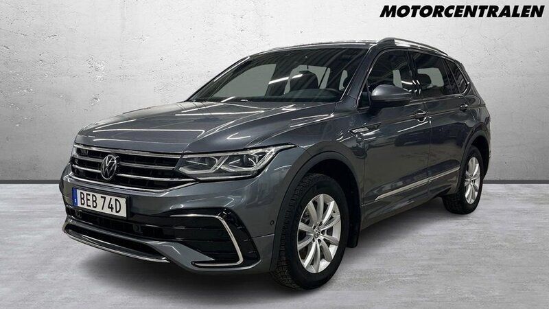 Grå Begagnad 2022 VW Tiguan Allspace R-line SUV | 329 000 kr (Marknadspris) - Bild 1/4