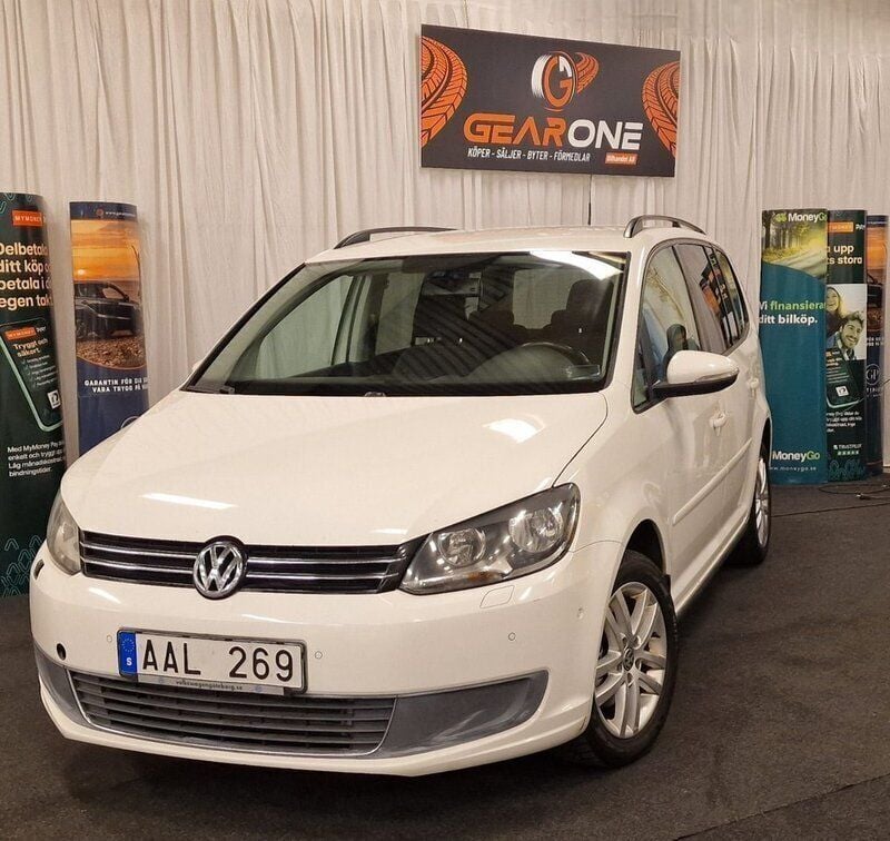 Vit Begagnad 2012 VW Touran Minibuss | 71 000 kr (Marknadspris) - Bild 1/4