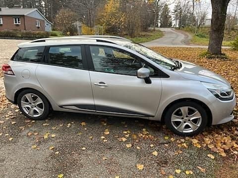 Silver Begagnad 2016 Renault Clio GrandTour Kombi | 58 000 kr (Bra pris) - Bild 1/4