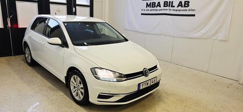 Begagnad VW Golf VII 116 HK (85 kW) 2018 Vit Halvkombi