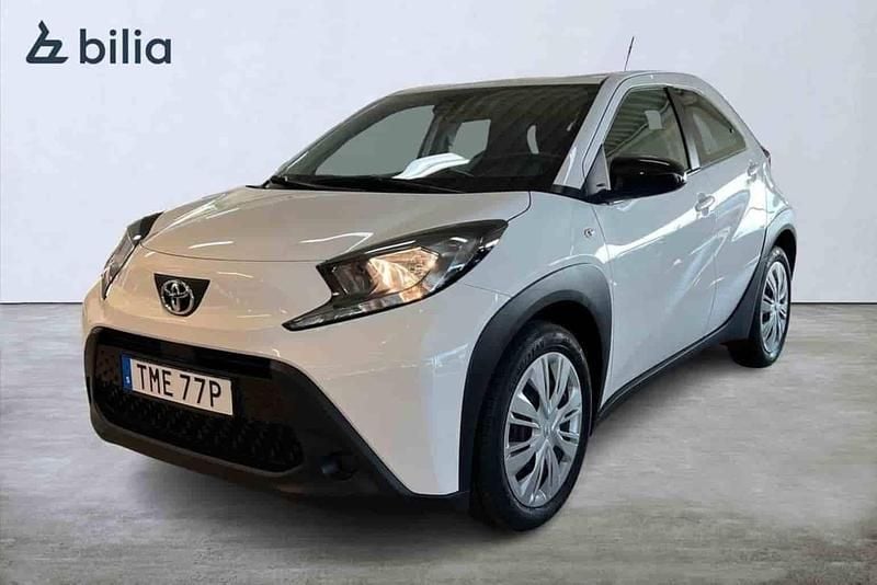 Vit Begagnad 2022 Toyota Aygo Halvkombi | 139 900 kr (Bra pris) - Bild 1/1