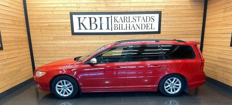 Röd Begagnad 2011 Volvo V70 R-Design Kombi | 74 900 kr - Bild 1/4