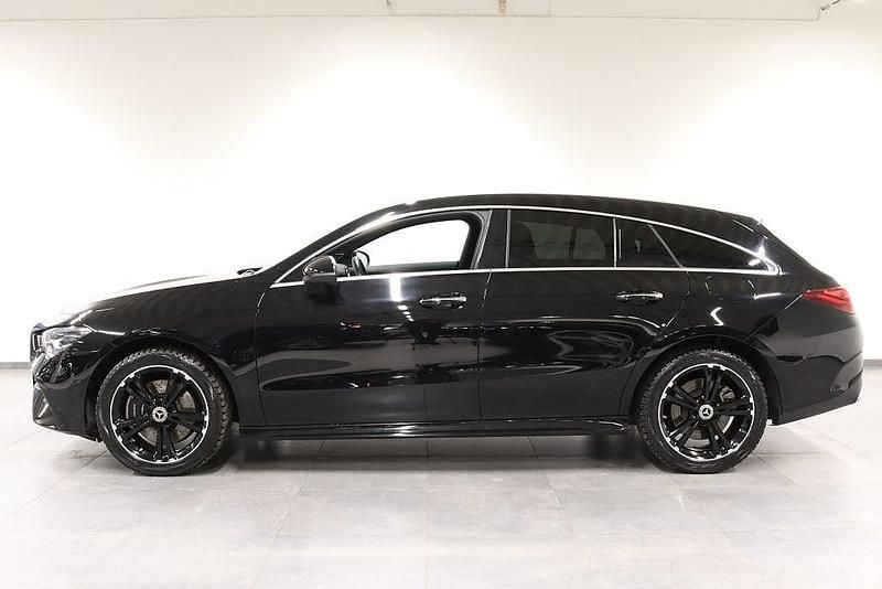 Begagnad Mercedes CLA250e Shooting Brake Advanced Plus 163 HK (119 kW) 2024 Svart Kombi