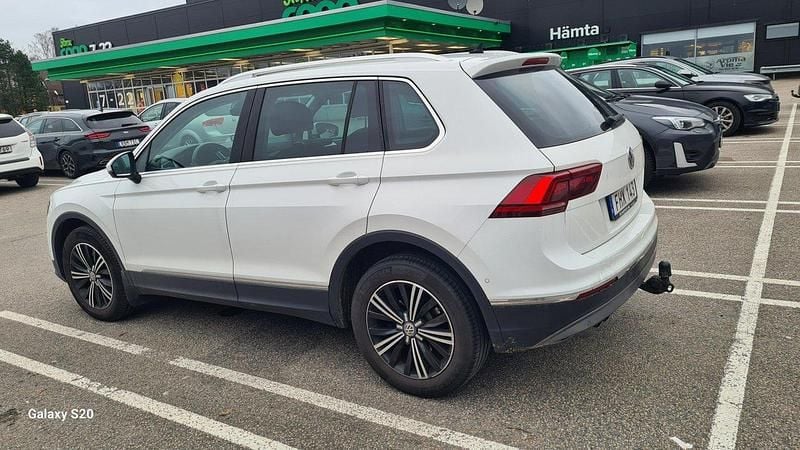 Vit Begagnad 2017 VW Tiguan GT SUV | 179 000 kr (Marknadspris) - Bild 1/4