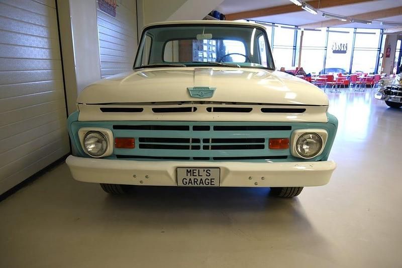 Begagnad Ford F100 162 HK (119 kW) 1962 Vit/turqouise Pickup