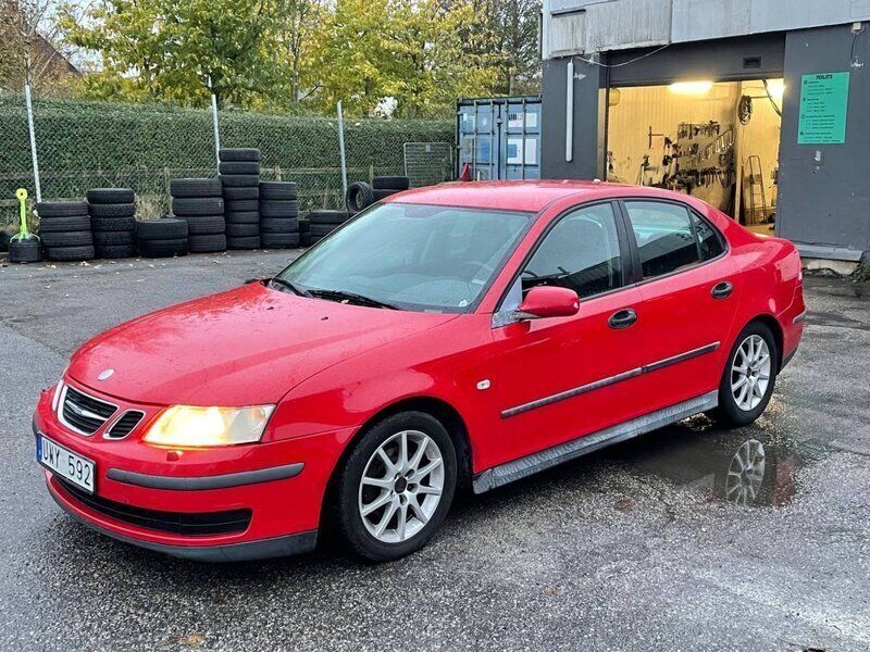 Röd Begagnad 2004 Saab 9-3 Linear Sedan | 19 900 kr - Bild 1/4